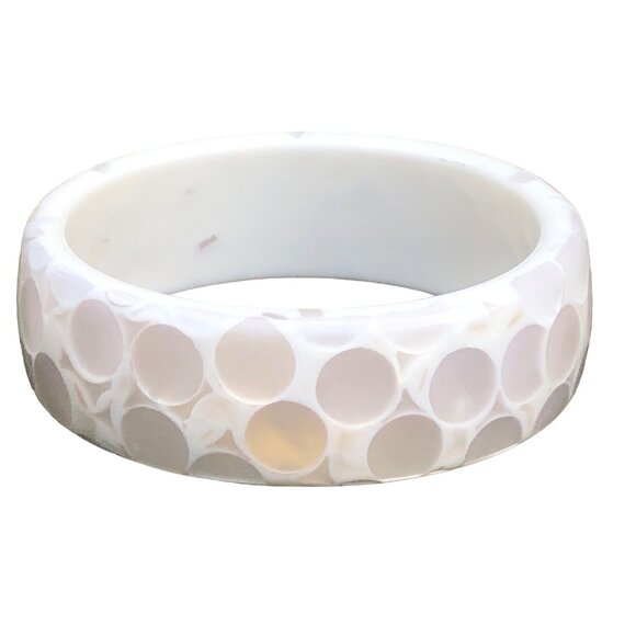 Chunky Vintage White Lucite Bangle Bracelet with Encased Mother of Pearl Polka D - Picture 5 of 7